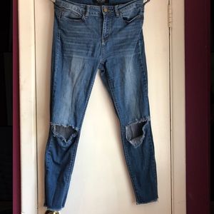 Skinny knee ripped jeans :)